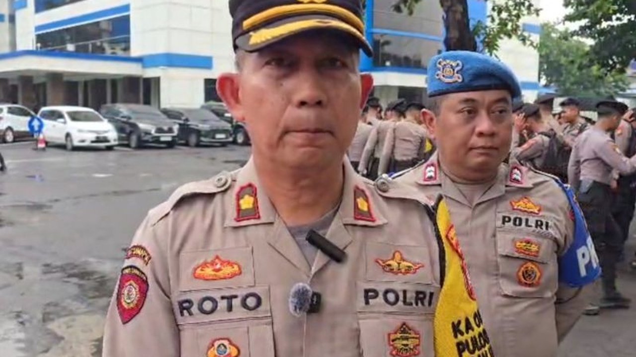 Polisi tengah selidiki viralnya aksi debt collector tarik motor seorang ibu di Pulogadung, Jakarta Timur. Tindakan semena-mena ini memicu kecaman dan perhatian serius aparat.