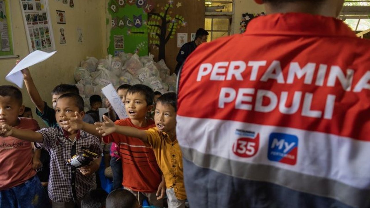 PT Pertamina aktif memberikan trauma healing dan pendampingan psikologis bagi anak-anak terdampak bencana banjir bandang dan tanah longsor di Sumatera, membantu mereka pulih dan kembali ceria.
