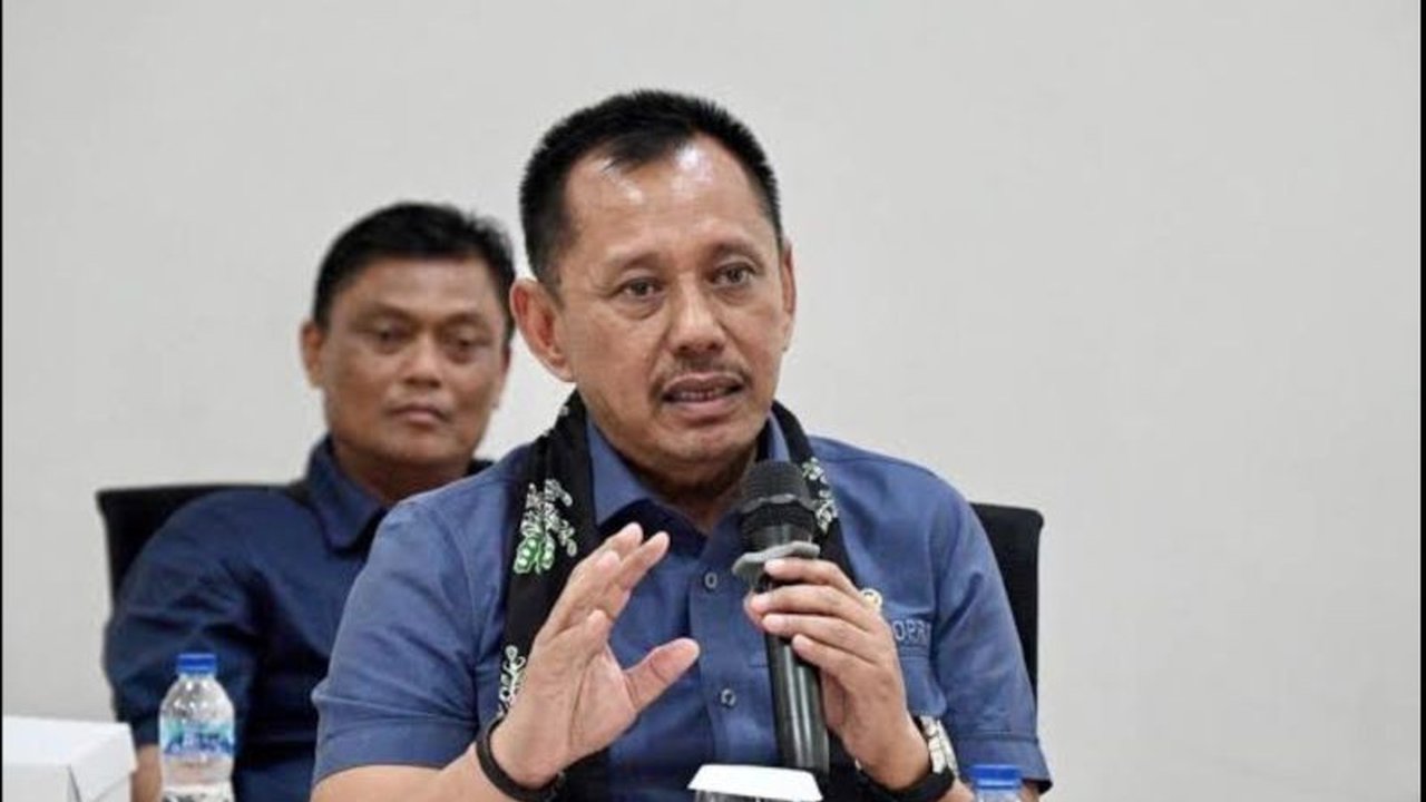 Anggota DPR RI menyoroti pentingnya kepatuhan PP Nomor 49 Tahun 2025 dalam Penetapan UMP 2026, demi menjaga daya beli pekerja dan keberlanjutan usaha di tengah tantangan ekonomi.