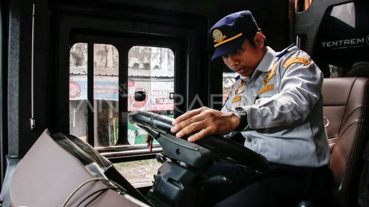 Libur panjang Natal dan Tahun Baru 2025-2026 menjadi barometer penting bagi kualitas pelayanan publik di Nusa Tenggara Barat, menguji kesiapan negara dalam menjamin kenyamanan warganya.