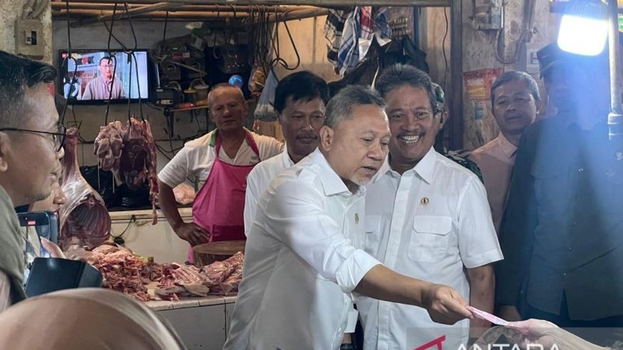 Menteri Koordinator Bidang Pangan Zulkifli Hasan memastikan Ketahanan Pangan Nasional tetap terjaga, khususnya pasokan beras, menjelang lonjakan permintaan libur Natal dan Tahun Baru.