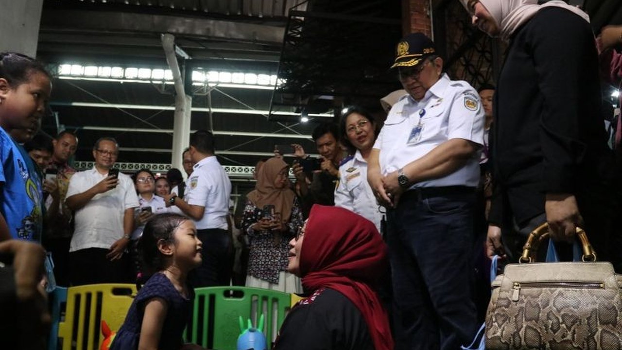 Menteri KemenPPPA Arifah Fauzi mendorong KAI untuk menambahkan permainan tradisional di Stasiun Yogyakarta guna meningkatkan interaksi keluarga dan nilai budaya selama libur Nataru.