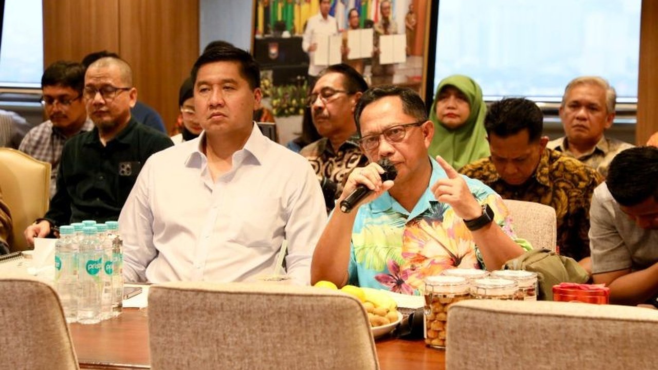 Mendagri Tito Karnavian mendesak pemerintah daerah segera menyiapkan lahan 