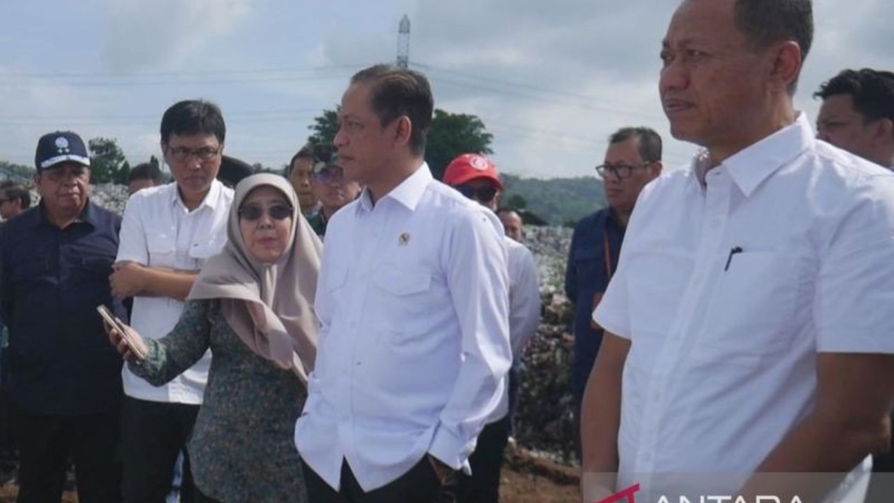 Pemerintah Kabupaten Kudus mempercepat penanganan sampah dengan melibatkan berbagai pihak demi meraih Sertifikat Adipura, menyusul sanksi administratif dari Kementerian Lingkungan Hidup dan Kehutanan (KLHK).