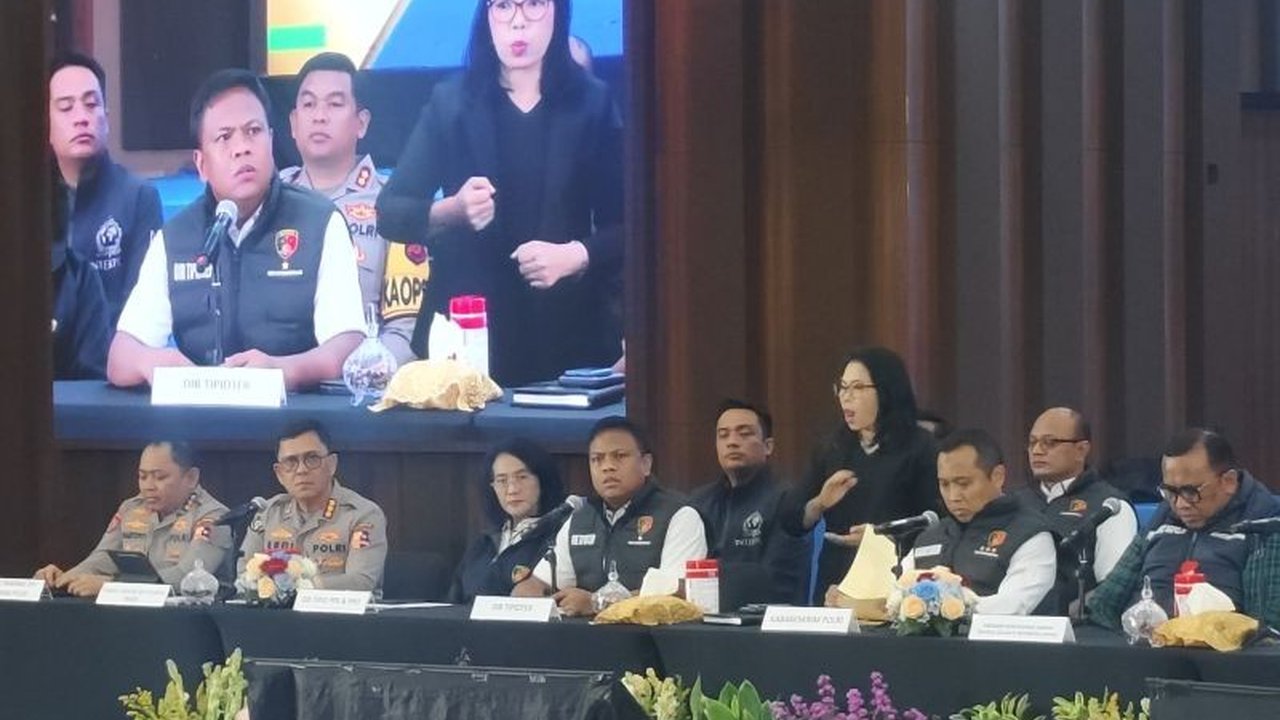 Polri mengungkap modus Tindak Pidana Perdagangan Orang (TPPO) di Kamboja yang menjanjikan pekerjaan operator komputer bergaji tinggi, namun korban dipaksa menjadi penipu daring dan mengalami penyiksaan.