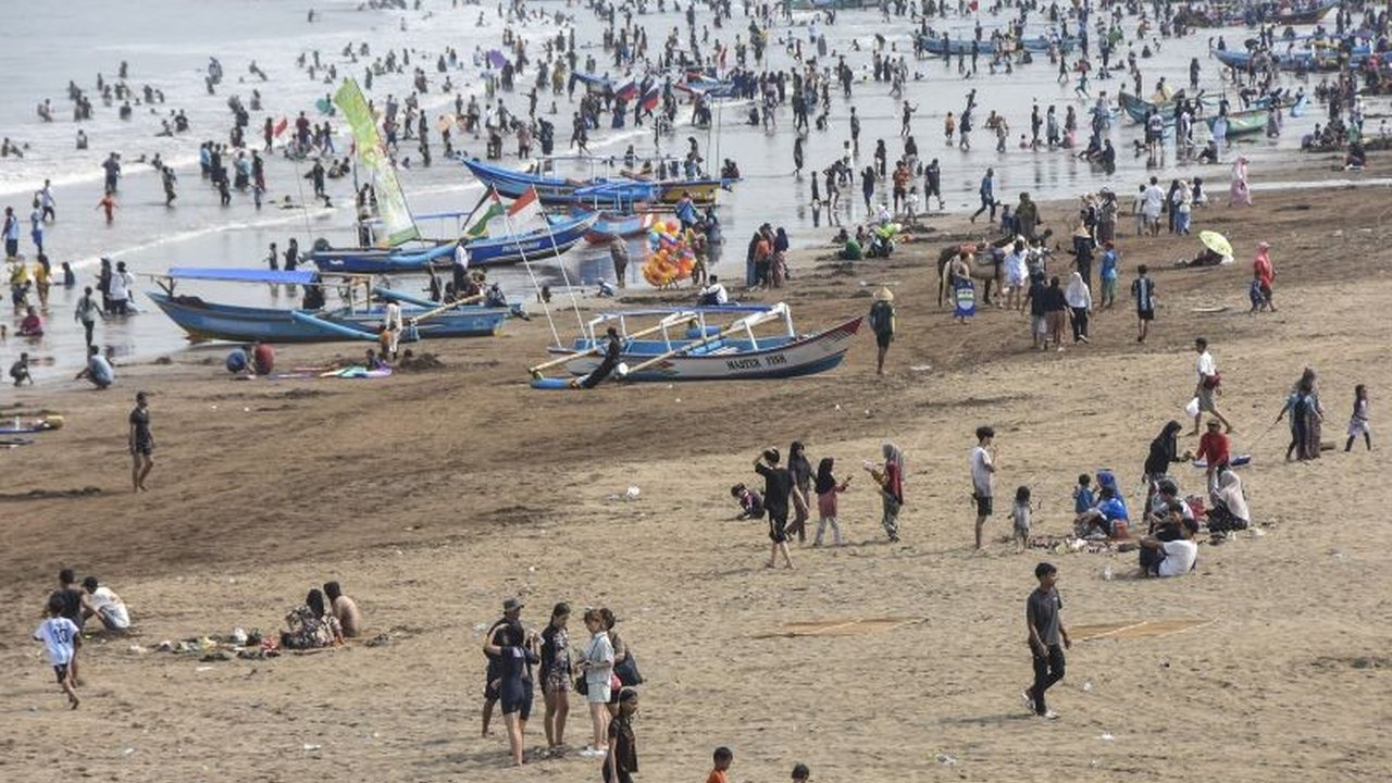 Dinas Perhubungan Jawa Barat memprediksi 21,2 juta warga akan melakukan perjalanan selama libur Natal 2025 dan Tahun Baru 2026, dengan sektor wisata menjadi daya tarik utama.