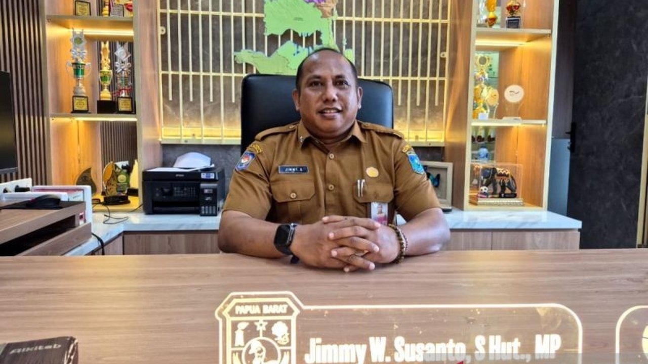 Pemerintah Provinsi Papua Barat mengalokasikan Rp1 miliar pada 2026 untuk program pengembangan hutan adat di Teluk Bintuni dan Kaimana, mempercepat pengakuan serta pengelolaan demi kelestarian dan kesejahteraan.