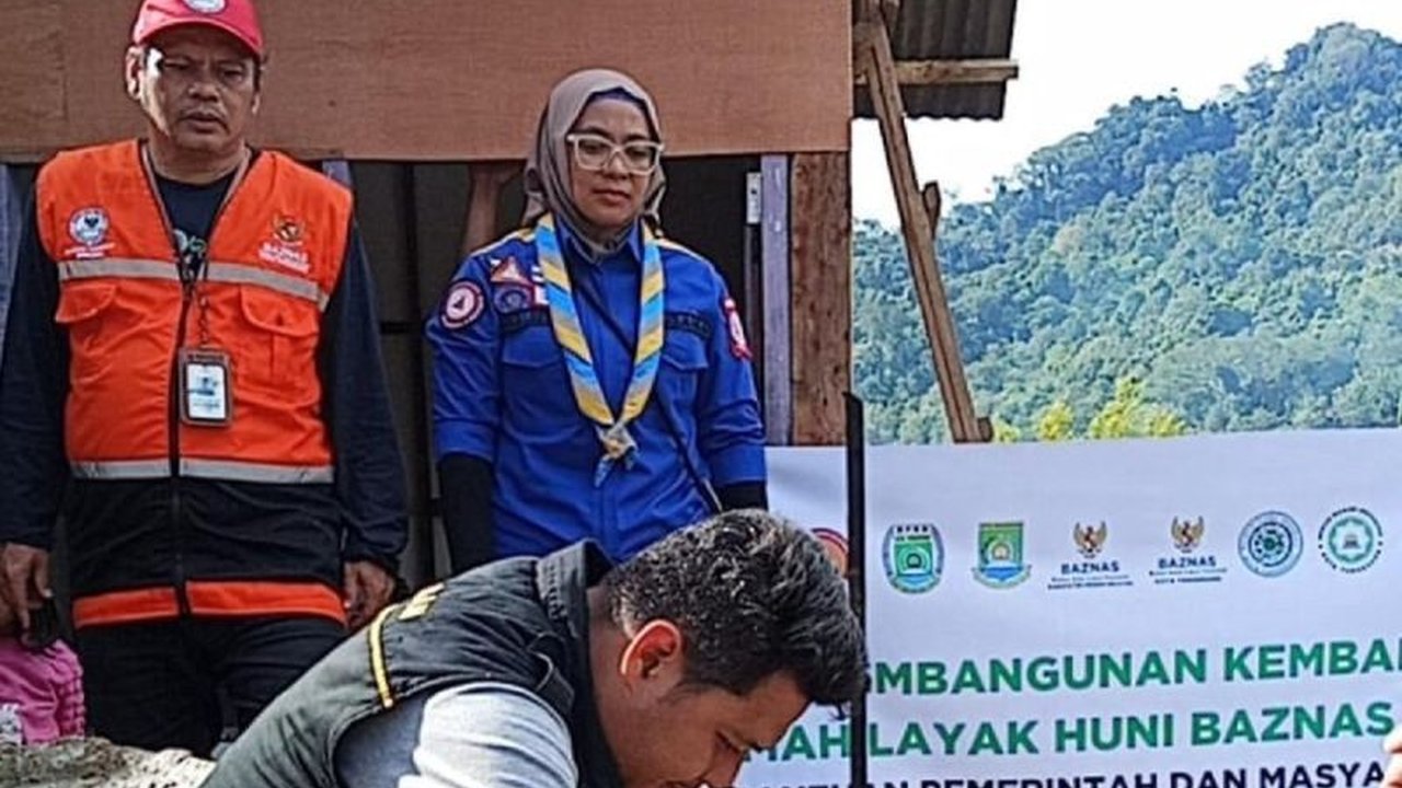 Relawan gabungan Kota Tangerang berhasil membangun satu unit rumah permanen bagi warga terdampak banjir dan longsor di Pesisir Selatan, Sumatera Barat, menunjukkan solidaritas kemanusiaan yang kuat.
