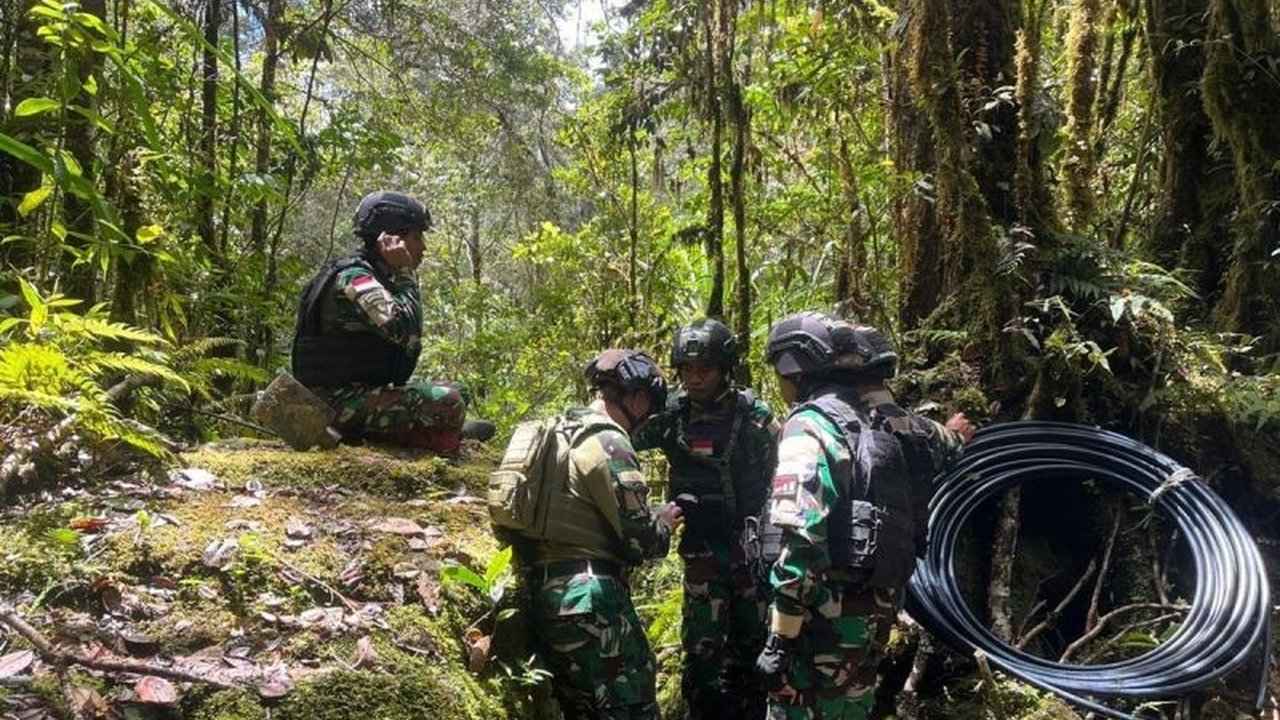 Satgas Pamtas Yonif 511/DY berhasil meresmikan jaringan pipanisasi air bersih di Kampung Numbukawi, Lanny Jaya, Papua Pegunungan, membawa harapan baru bagi masyarakat pedalaman dan mendukung program Air Bersih Papua.