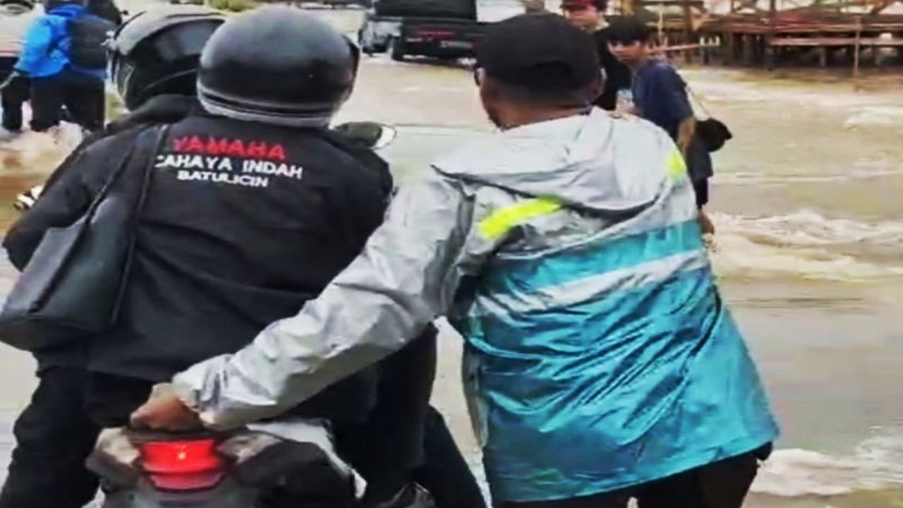 BPBD Kalsel memperkuat Kesiapsiagaan Bencana Banjir menyusul penetapan status siaga waspada cuaca ekstrem dan pemantauan tinggi muka air sungai yang mengkhawatirkan.