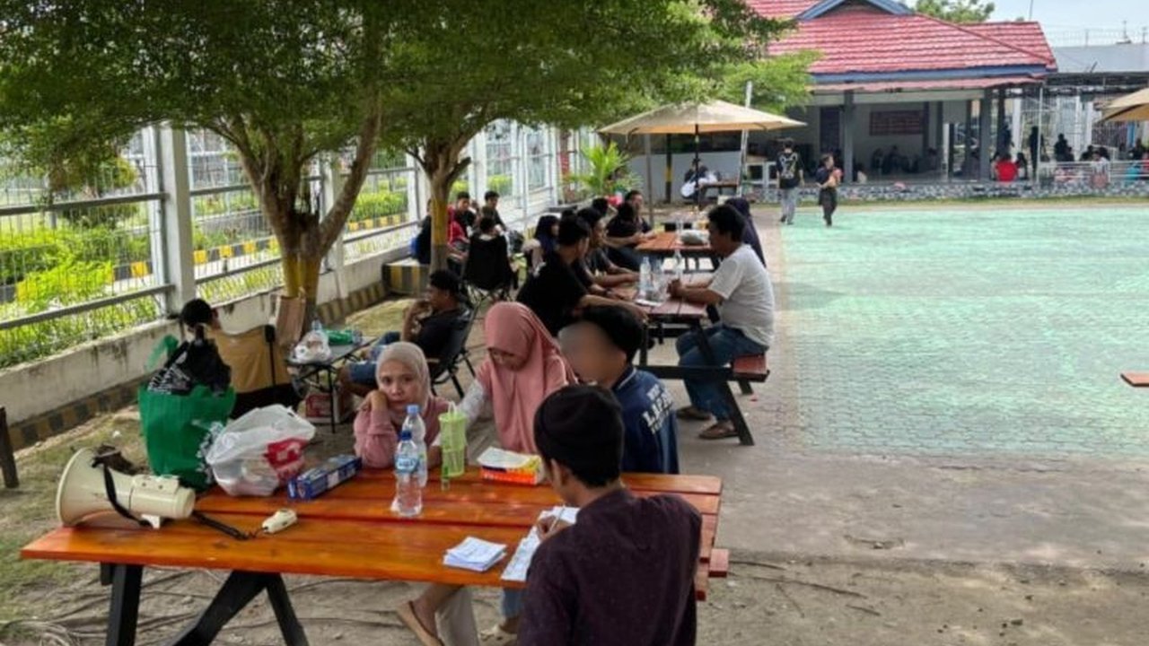 Lapas Palu sukses menggelar Layanan Kunjungan Natal 2025, memungkinkan WBP bertemu keluarga dan mempererat ikatan emosional di momen spesial ini.