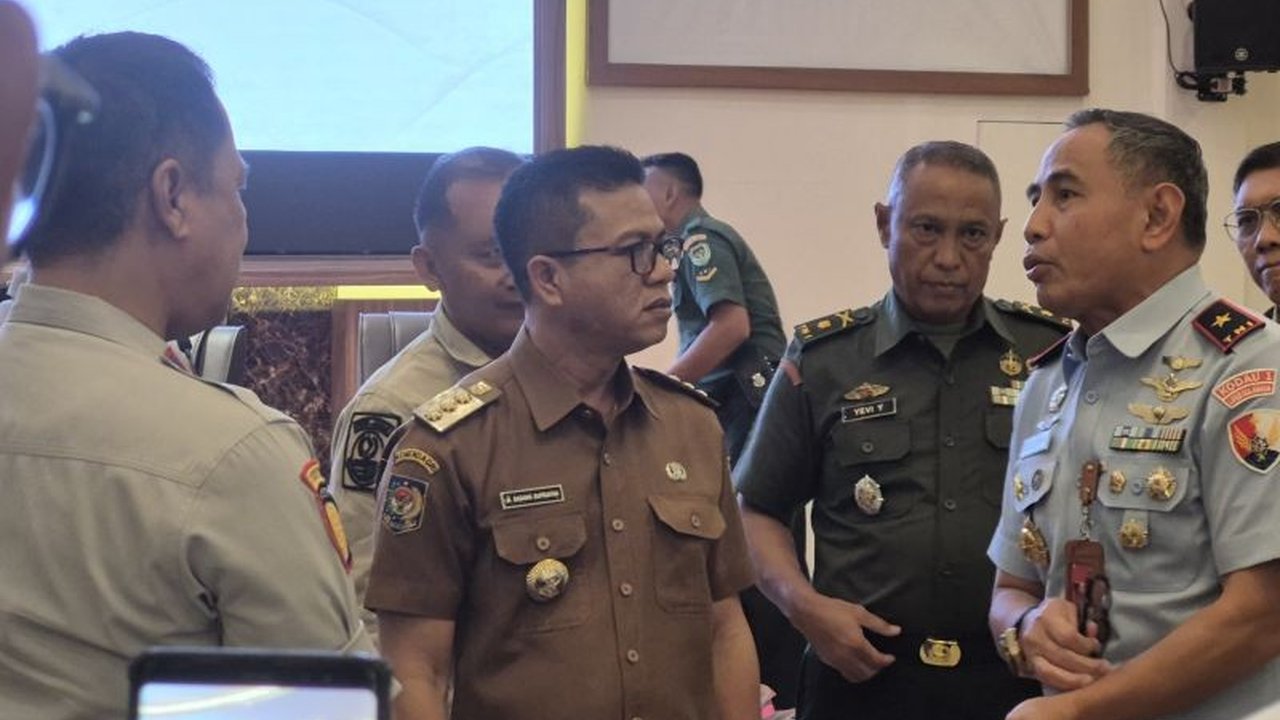 Pemerintah Kabupaten Bandung menggandeng pelajar dari berbagai jenjang pendidikan dalam upaya masif penghijauan Bandung, menargetkan penyebaran 5,2 juta bibit pohon untuk investasi lingkungan dan ketahanan pangan daerah.