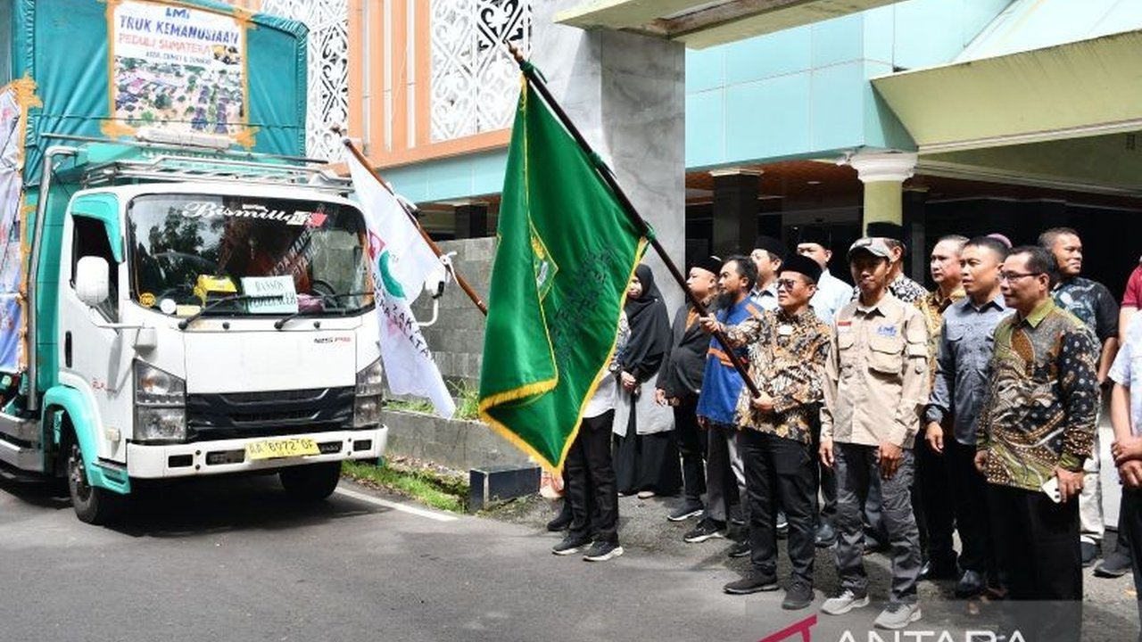 Kantor Wilayah Kemenag Sumsel tunjukkan empati dengan kirim bantuan bencana senilai Rp1,7 miliar ke Aceh, Sumut, dan Sumbar, hasil donasi Forum Zakat dan ASN Kemenag.