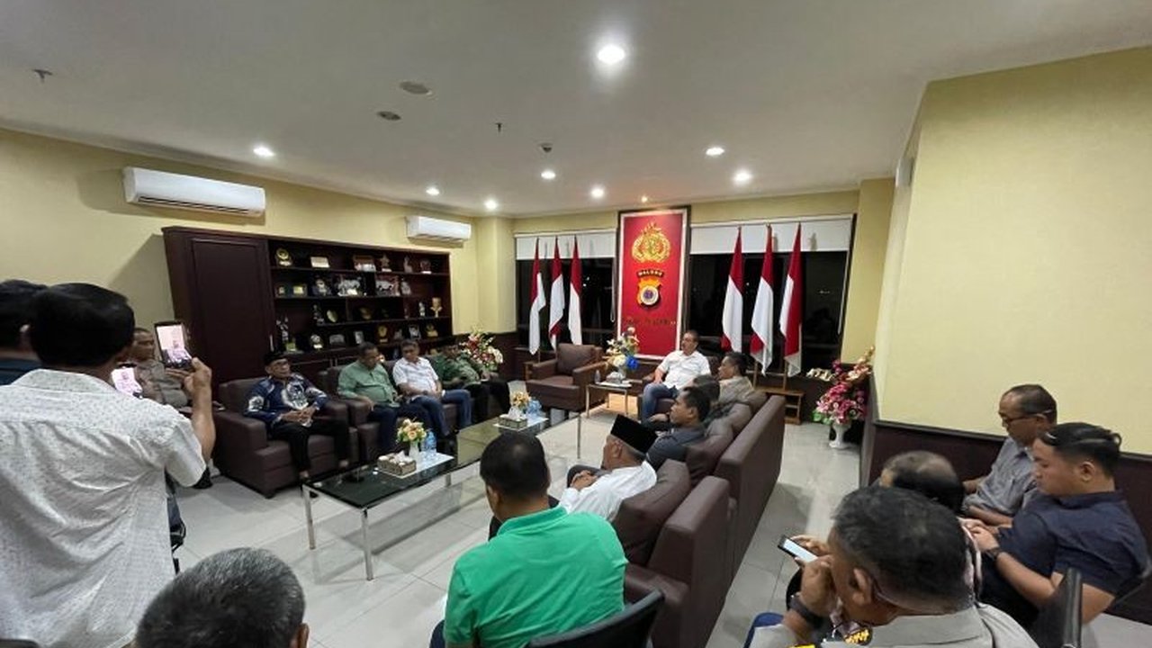 Polda Maluku menegaskan tindakan tegas terhadap pelaku tawuran UIN Ambon yang kedapatan membawa senjata tajam, menyusul bentrok yang melukai 10 orang di kawasan kampus.