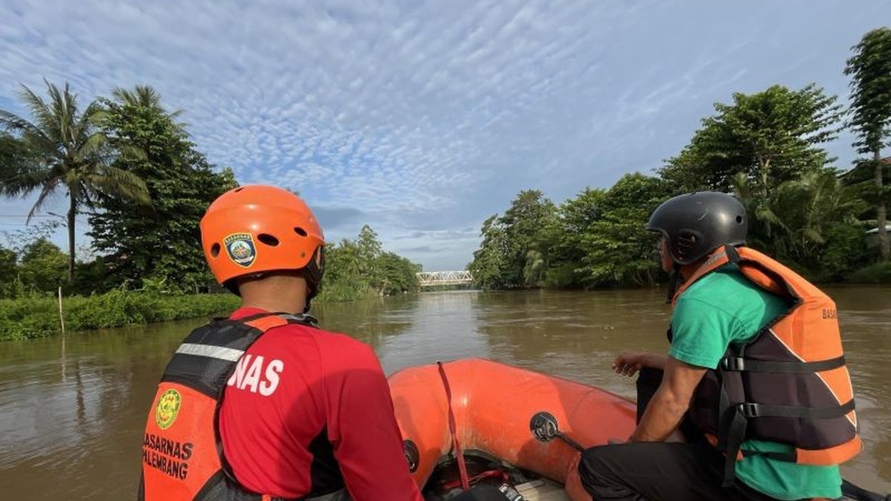 Tim SAR Palembang terus berupaya menemukan M. Hafiz Riski (7), bocah tenggelam di Sungai Komering, Ogan Komering Ilir. Bagaimana kronologi kejadian tragis ini dan upaya pencarian yang dilakukan oleh tim gabungan?