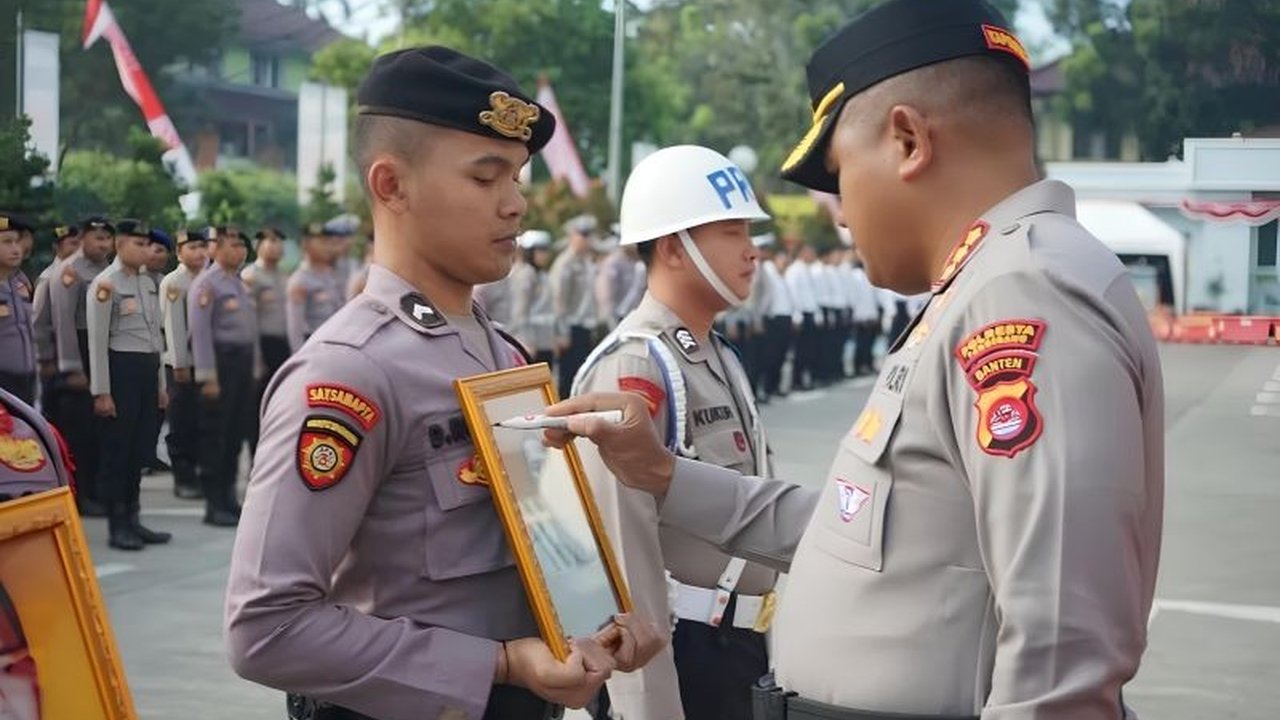 Polresta Tangerang mengambil tindakan tegas terhadap 10 anggotanya yang terbukti melakukan pelanggaran kode etik Polri, mulai dari perselingkuhan hingga penyalahgunaan narkoba.