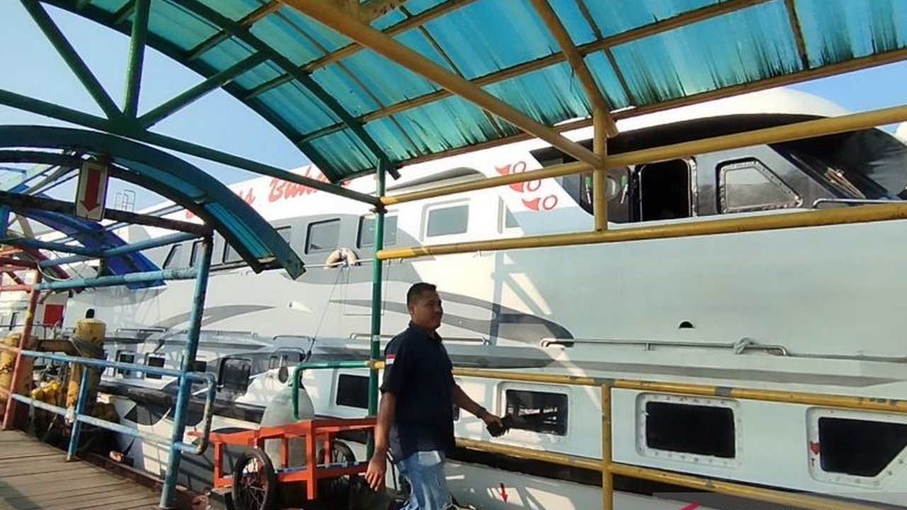 Setelah sempat menjalani perawatan mesin, KMP Siginjai Karimunjawa kembali beroperasi normal melayani rute Jepara-Karimunjawa, memastikan kelancaran libur Nataru.
