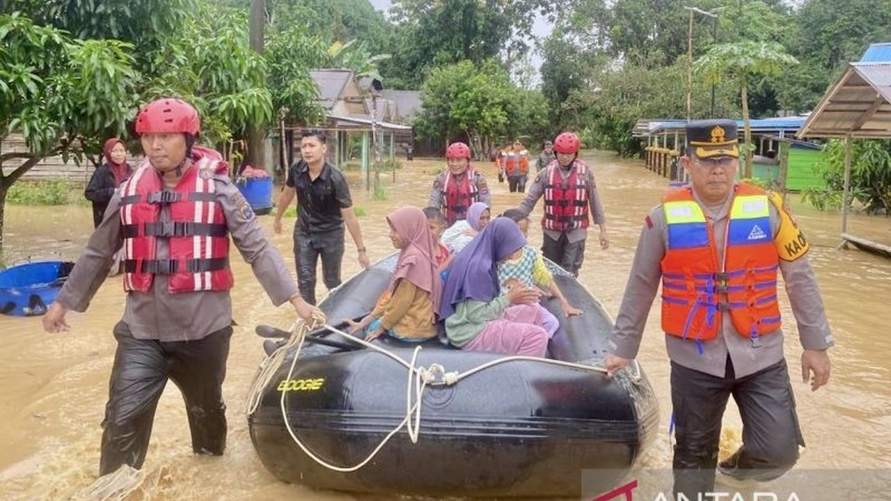 Ratusan warga di Balangan dievakuasi petugas gabungan setelah banjir bandang melanda beberapa kecamatan, data sementara menunjukkan ribuan rumah terdampak dan upaya penanganan Banjir Balangan terus dilakukan.