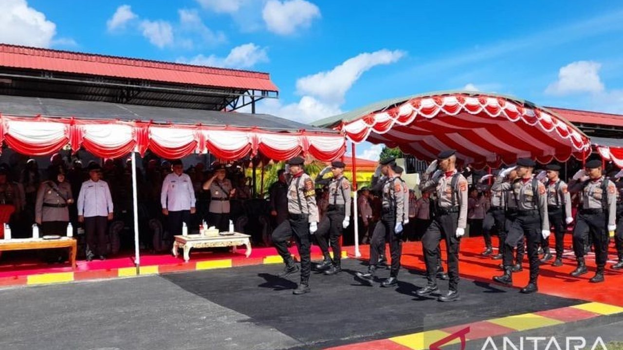 Kapolda Gorontalo Irjen Pol. Widodo mengingatkan 69 Bintara Polri baru untuk menjunjung tinggi disiplin Bintara Polri dan tanggung jawab dalam mengabdi kepada negara serta masyarakat.