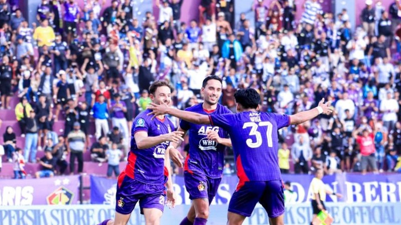 Persik Kediri sukses mengamankan tiga poin penting setelah mengalahkan Persis Solo 2-1 dalam laga lanjutan BRI Super League, membuat Macan Putih merangsek naik peringkat klasemen sementara.