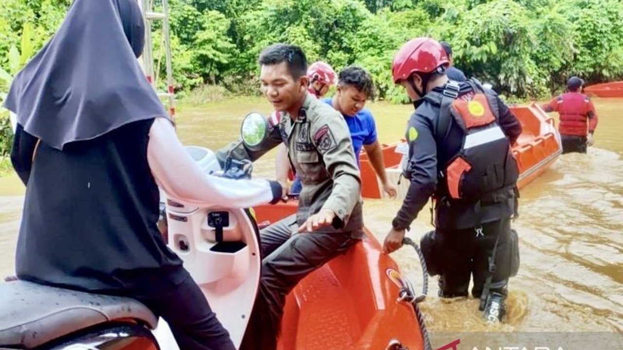 Wakil Bupati Balangan, Akhmad Fauzi, mendesak pembentukan posko logistik guna mempercepat penyaluran bantuan bagi ribuan korban Banjir Balangan yang melanda tiga kecamatan.