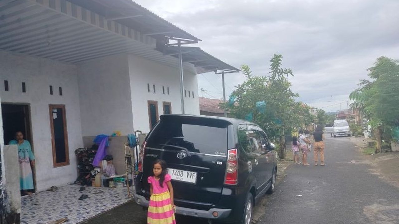 Warga Lubuk Basung panik saat Gempa Bumi Agam berkekuatan M 4,6 dan M 4,7 mengguncang dua kali pada Minggu pagi, mendorong mereka berhamburan keluar rumah demi keselamatan diri dan keluarga.
