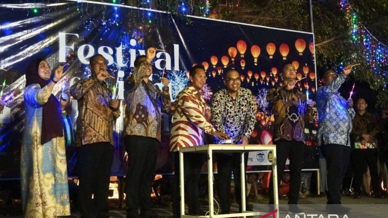 Pemerintah Kabupaten Batang menggelar Festival Lentera Batang dan Batang Nusantara Ekspo 2025 untuk menyemarakkan pergantian tahun menuju 2026, sekaligus menggerakkan perekonomian masyarakat.