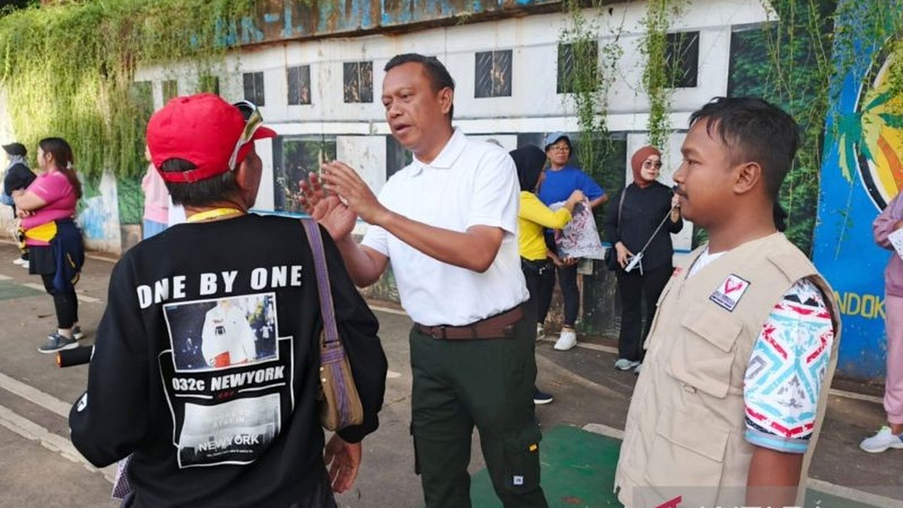 Pemerintah Kota Jakarta Timur bersama Rekan Indonesia gencar mengampanyekan Eliminasi TBC 2030, mengajak masyarakat berperan aktif dalam pencegahan penyakit menular ini. Simak strategi edukasi yang diterapkan untuk mencapai Jakarta Bebas TBC!