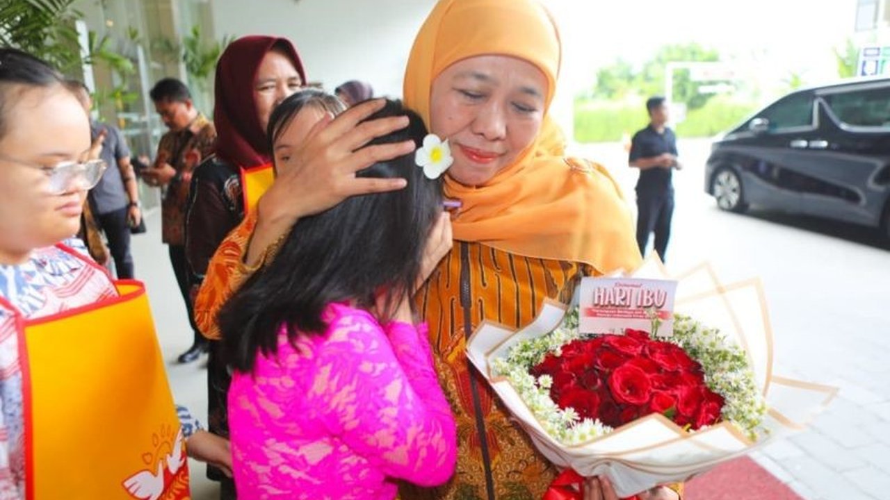 Gubernur Jawa Timur Khofifah Indar Parawansa terus mendorong penguatan Perlindungan Perempuan Jatim dan pemberdayaan mereka, memastikan peran optimal sebagai subjek pembangunan daerah dan nasional.