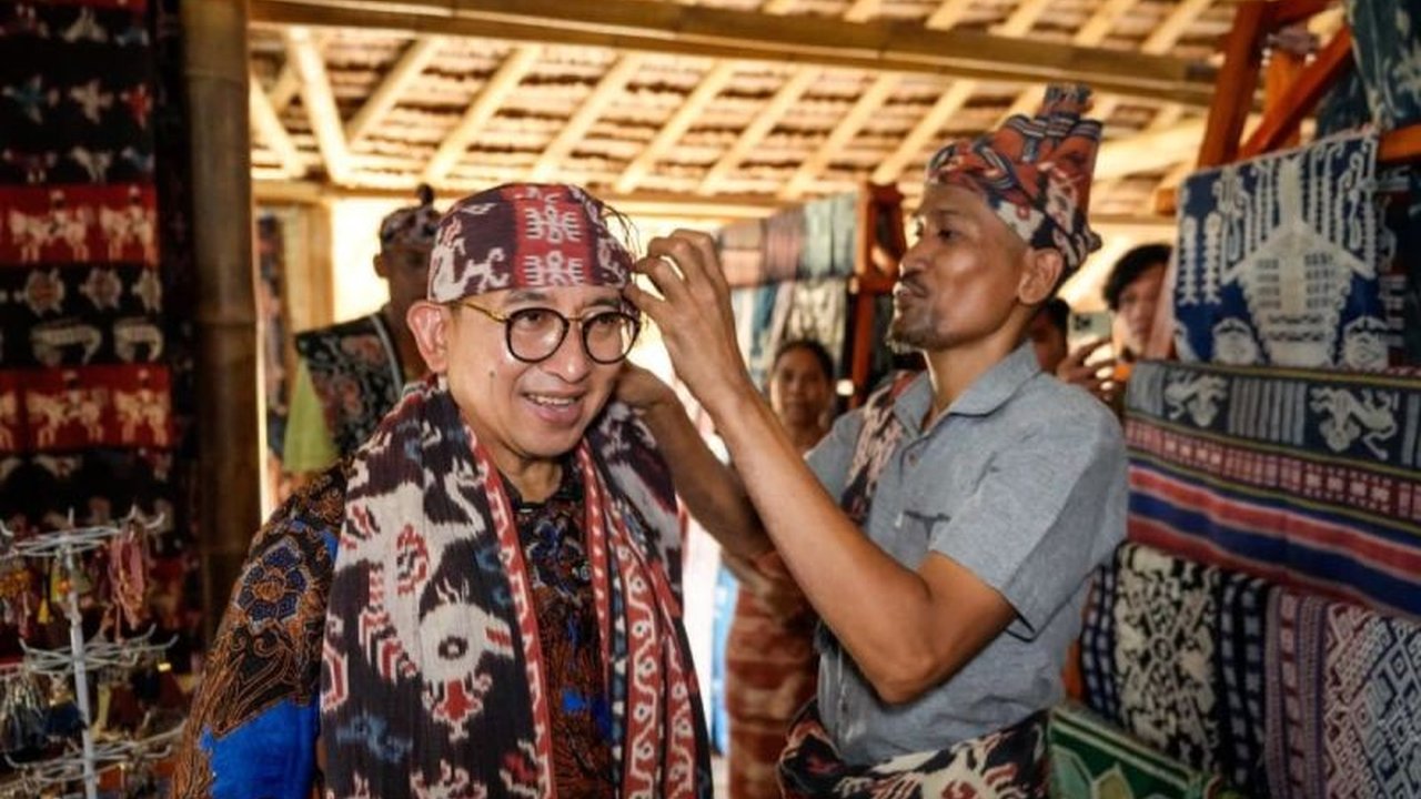 Menteri Kebudayaan Fadli Zon perkuat pelindungan budaya Sumba Timur, fokus pada Kampung Adat Raja Prailiu, demi lestarikan kekayaan intelektual komunal dan ekosistem budaya berkelanjutan.