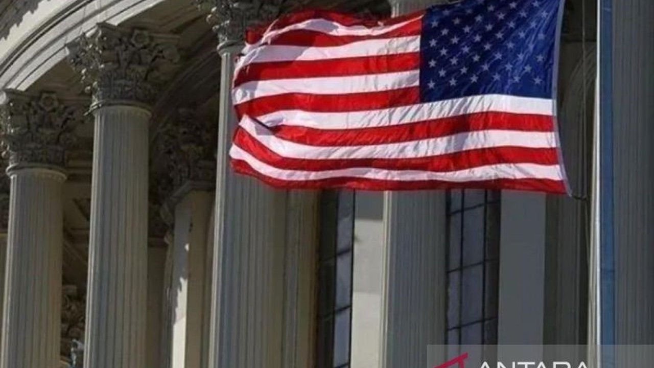 Sebuah ledakan pipa gas dahsyat mengguncang wilayah Castaic, Los Angeles, memicu penutupan jalan utama dan perintah 