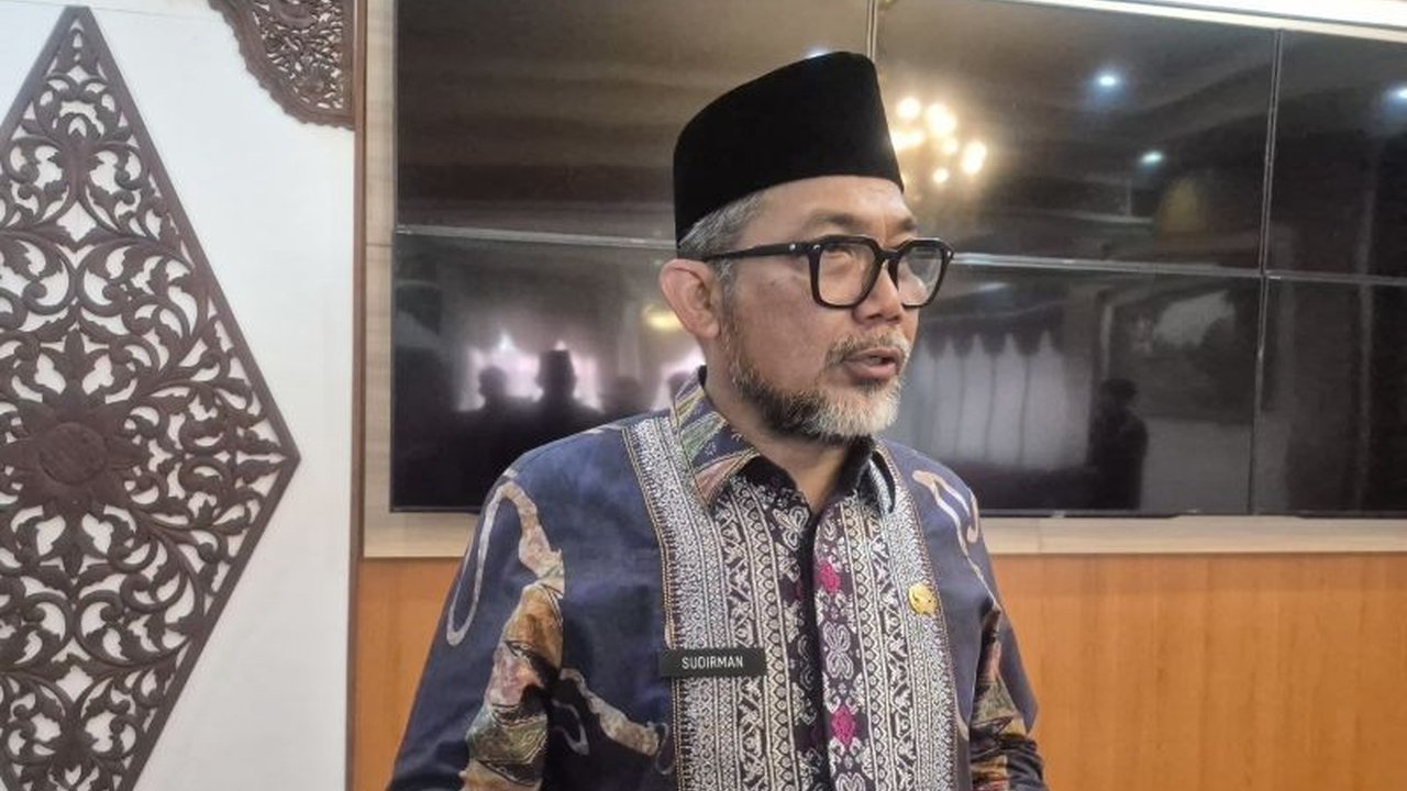 Pemerintah Provinsi Jambi memilih mengisi agenda Doa Bersama Pergantian Tahun 2026 dengan sholawat dan dzikir, tanpa pesta rakyat, serta menghadirkan ulama nasional Habib Syech.