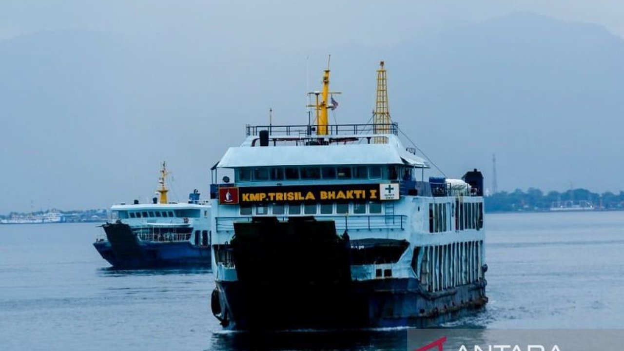 Direktur Utama ASDP sebut tren Arus Penyeberangan Jawa-Bali menjelang libur akhir tahun 2025 lebih merata berkat kebijakan WFA, bantu kelancaran arus.