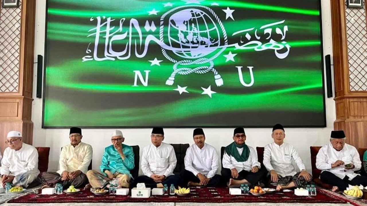 Rais Aam KH Miftachul Akhyar dan Ketum KH Yahya Cholil Staquf mempererat Silaturahmi PBNU melalui doa bersama di Surabaya, menandai penguatan kebersamaan pasca-islah dan persiapan langkah organisasi ke depan.