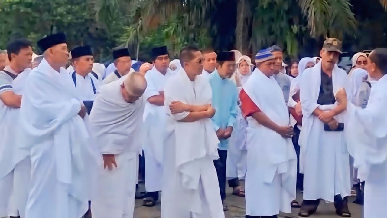 Sembilan calon haji dari Kabupaten Ogan Komering Ulu (OKU) menghadapi kendala dalam pelunasan BPIH tahap satu, memicu pertanyaan tentang solusi dan persiapan keberangkatan mereka.