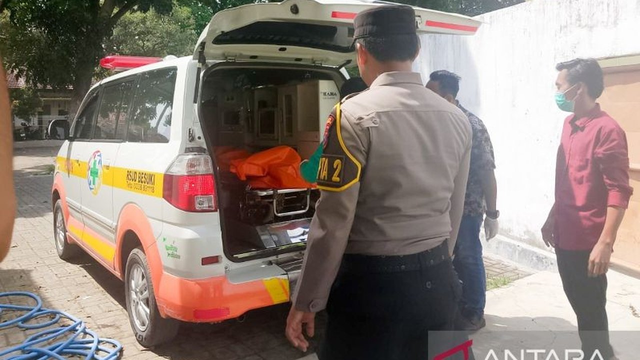 Kasus pembunuhan Situbondo menggemparkan warga setelah tiga anggota keluarga ditemukan tewas mengenaskan di rumahnya, memicu penyelidikan intensif pihak kepolisian.