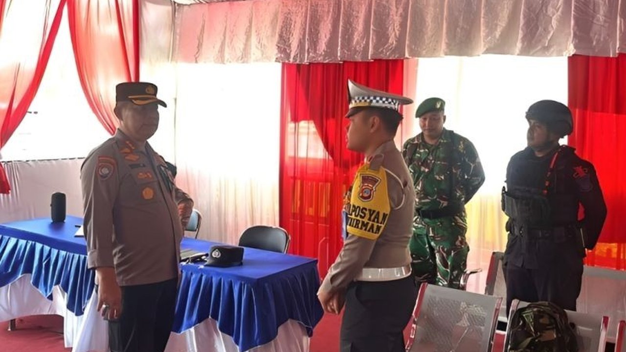 Polresta Palu menawarkan layanan penitipan kendaraan gratis bagi masyarakat yang mudik atau bepergian selama libur Nataru 2025-2026, menjamin keamanan dan kenyamanan.
