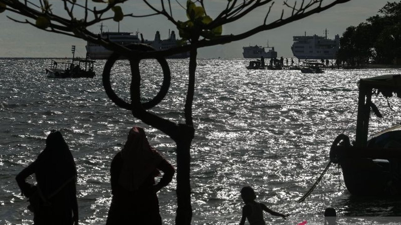 Kementerian Pariwisata memaparkan strategi mitigasi bencana untuk destinasi wisata alam, termasuk pedoman keselamatan dan manajemen risiko, demi menjaga keamanan dan keberlanjutan sektor pariwisata.