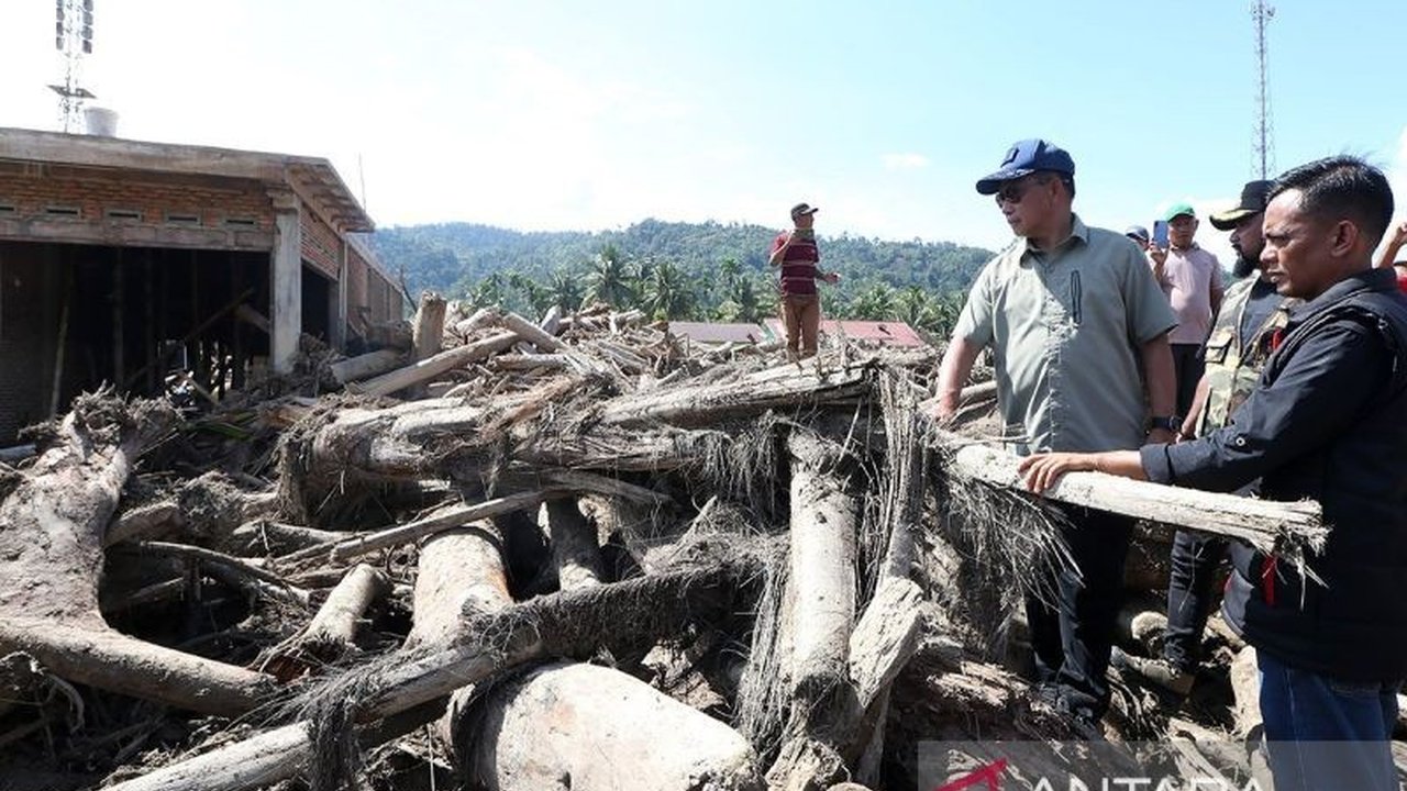 Percepatan layanan Dukcapil bencana oleh Kemendagri dinilai krusial untuk memastikan penyaluran bantuan tepat sasaran dan pemulihan pascabencana berjalan tertib, sekaligus menjaga kepastian identitas warga terdampak.