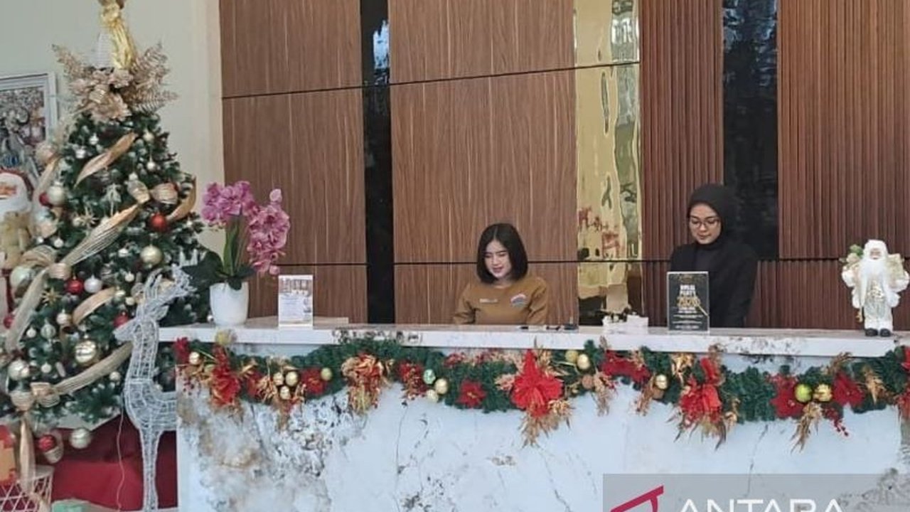 Persatuan Hotel dan Restoran Indonesia (PHRI) Cianjur mencatat tingkat Okupansi Hotel Cianjur mencapai 60 persen selama Libur Natal 2025, didominasi wisatawan Jabodetabek, namun target menjelang Tahun Baru 2026 masih 30 persen.
