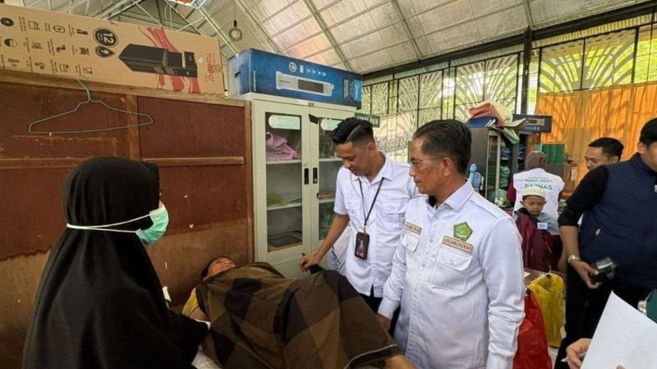 Kementerian Agama (Kemenag) Kabupaten Maros menyelenggarakan khitanan massal gratis sebagai bagian dari rangkaian Hari Amal Bakti (HAB) ke-80, menunjukkan kontribusi nyata Kemenag bagi masyarakat.