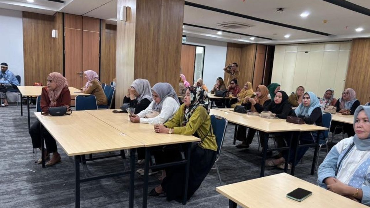 Pemerintah Kota Makassar aktif mengedukasi masyarakat tentang Mitigasi Bencana Makassar, khususnya banjir, dengan fokus pada pengelolaan sampah yang optimal untuk lingkungan yang lebih aman dan sehat.