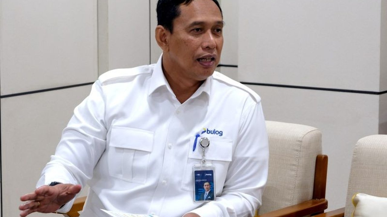Perum Bulog memastikan penguatan Stok Beras Sumatera hingga tiga kali lipat dari kebutuhan, untuk menjamin penyaluran bantuan pemerintah yang cepat dan merata di tengah tantangan distribusi.