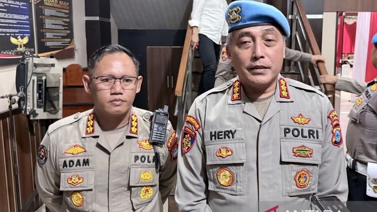 Polda Kalsel tegaskan komitmen transparan tindak anggota terlibat pidana. Simak detail pemecatan Bripda MS terkait kasus pembunuhan mahasiswi ULM yang menggemparkan.