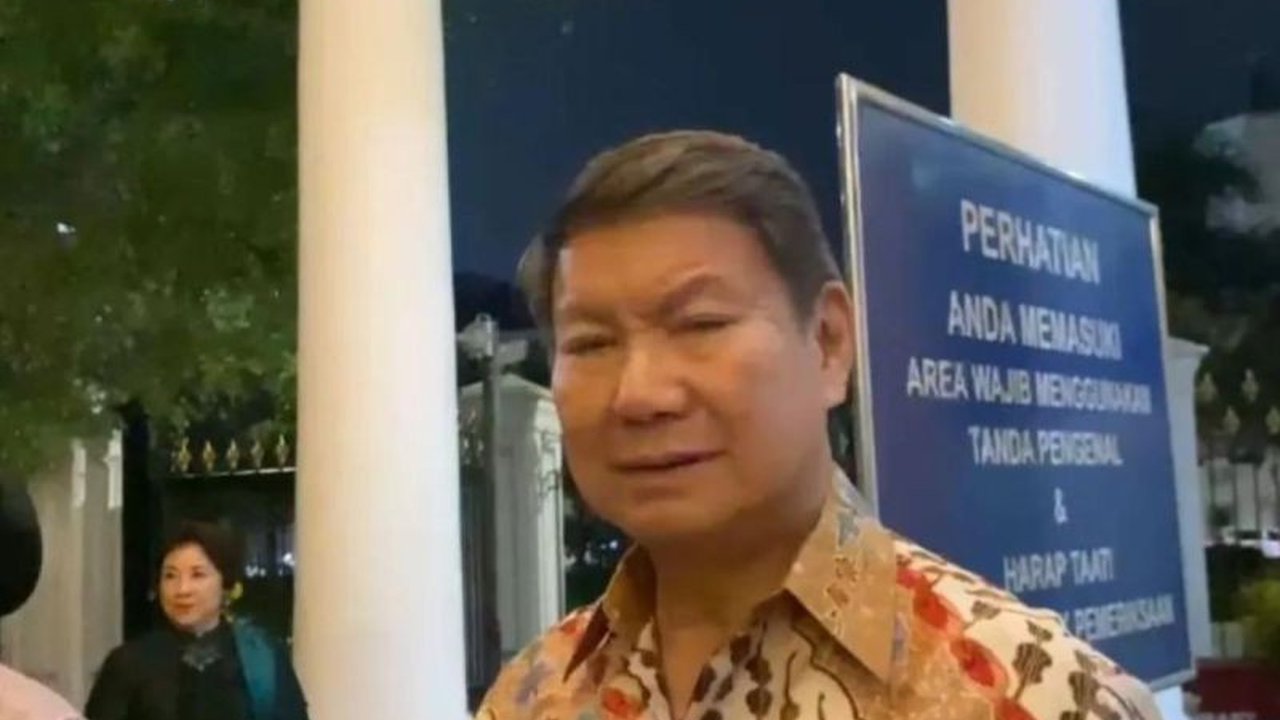 Hashim Djojohadikusumo, adik Presiden Prabowo, menyalurkan bantuan kemanusiaan signifikan senilai Rp250 juta untuk pembangunan kembali Panti Werdha Damai Manado yang terbakar, menunjukkan kepedulian mendalam atas tragedi tersebut.