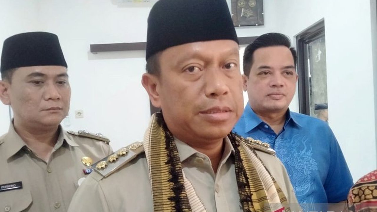 Wali Kota Jakarta Timur Munjirin mengajak warga merayakan Malam Tahun Baru di Velodrome dengan doa bersama dan donasi kemanusiaan, menggantikan pesta kembang api.