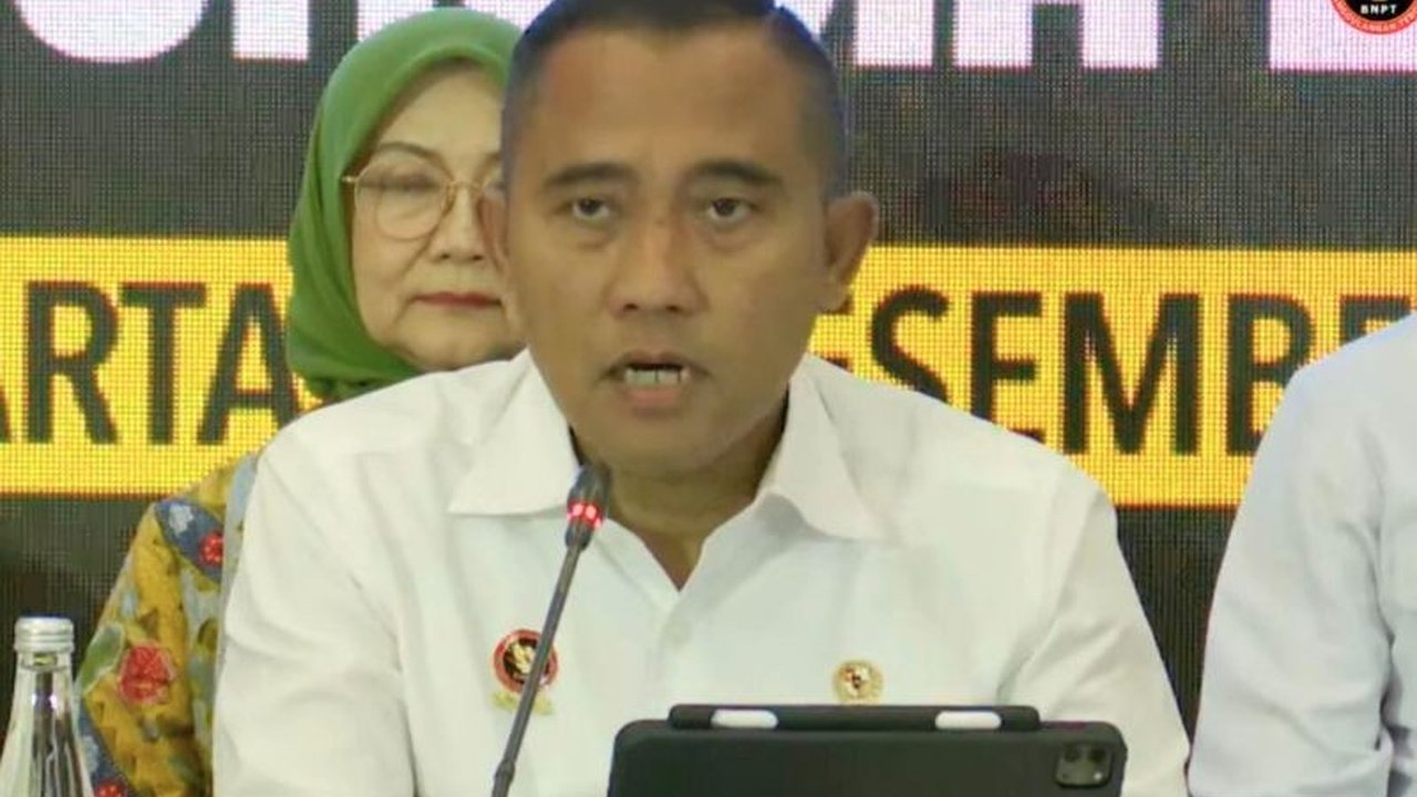 Badan Nasional Penanggulangan Terorisme (BNPT) mengungkapkan Kondisi Keamanan Indonesia di penghujung tahun 2025 berada pada situasi waspada terkendali, meskipun ancaman terorisme masih terdeteksi. Simak analisis lengkapnya.