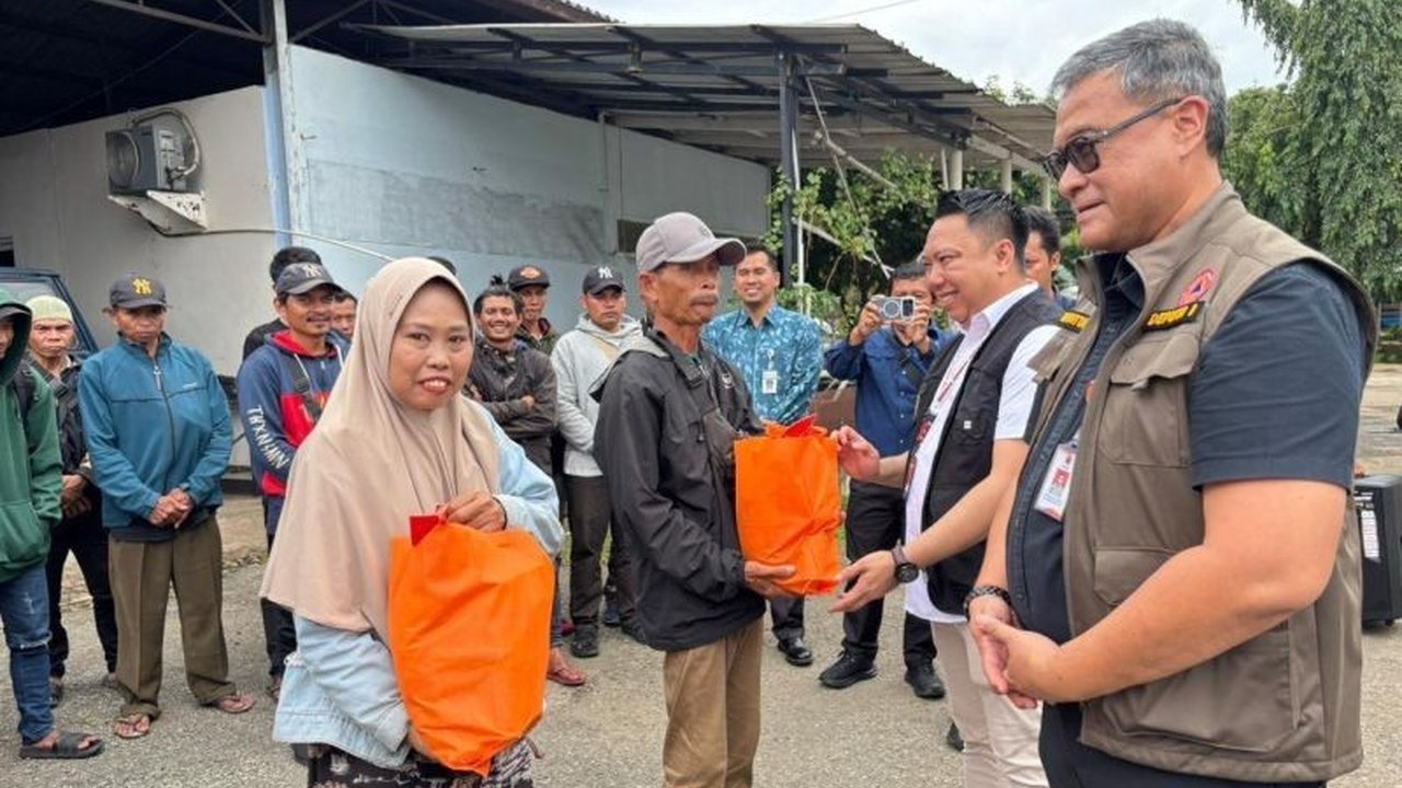 Kemenko PM memfasilitasi pemulangan 27 warga terdampak bencana dari Aceh ke Pulau Jawa, menegaskan komitmen pemerintah dalam Pemulangan Warga Terdampak Bencana dan pemulihan pascabencana.