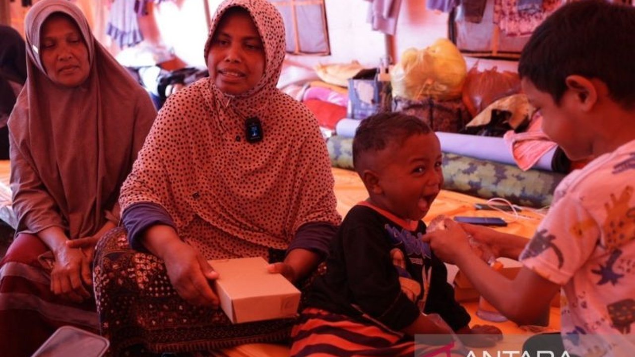 Masyarakat terdampak bencana hidrometeorologi di Bener Meriah merasakan kelegaan dengan adanya program Makan Bergizi Gratis, memastikan asupan nutrisi di tengah kesulitan mengungsi.