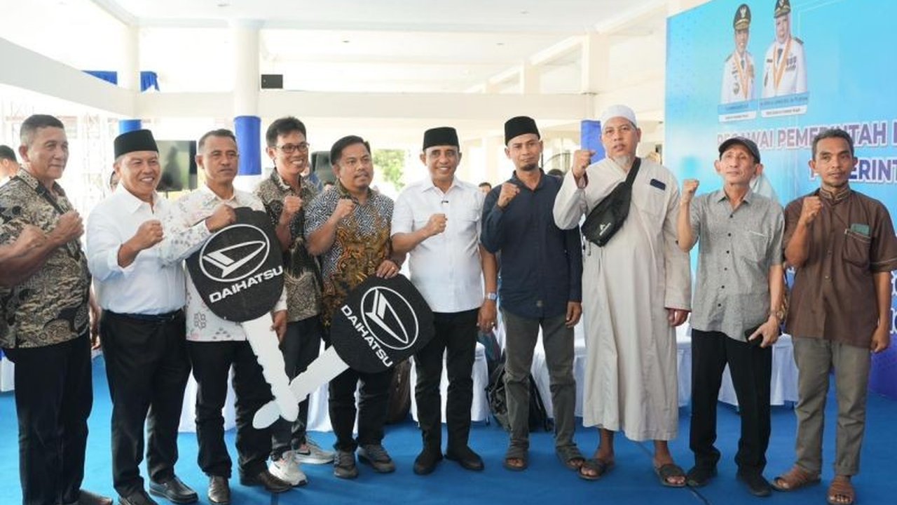 Pemerintah Provinsi Sulawesi Tengah (Pemprov Sulteng) menyalurkan 12 unit bantuan ambulans untuk rumah ibadah, memperluas jangkauan layanan kesehatan masyarakat.